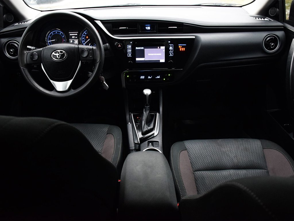 2018 Toyota Corolla LE in Mississauga, Ontario - 10 - w1024h768px