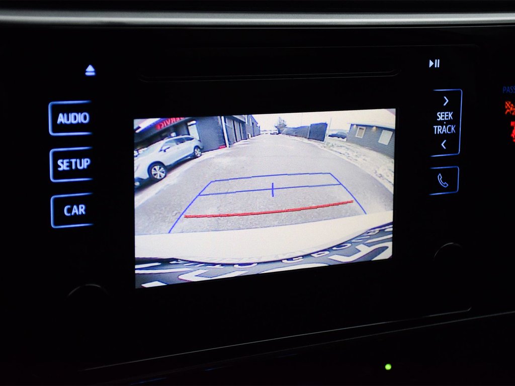 2018 Toyota Corolla LE in Mississauga, Ontario - 18 - w1024h768px