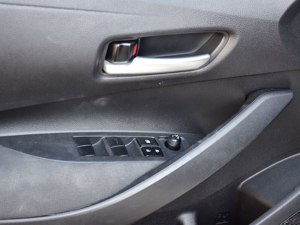 2021 Toyota Corolla LE in Mississauga, Ontario - 10 - w1024h768px