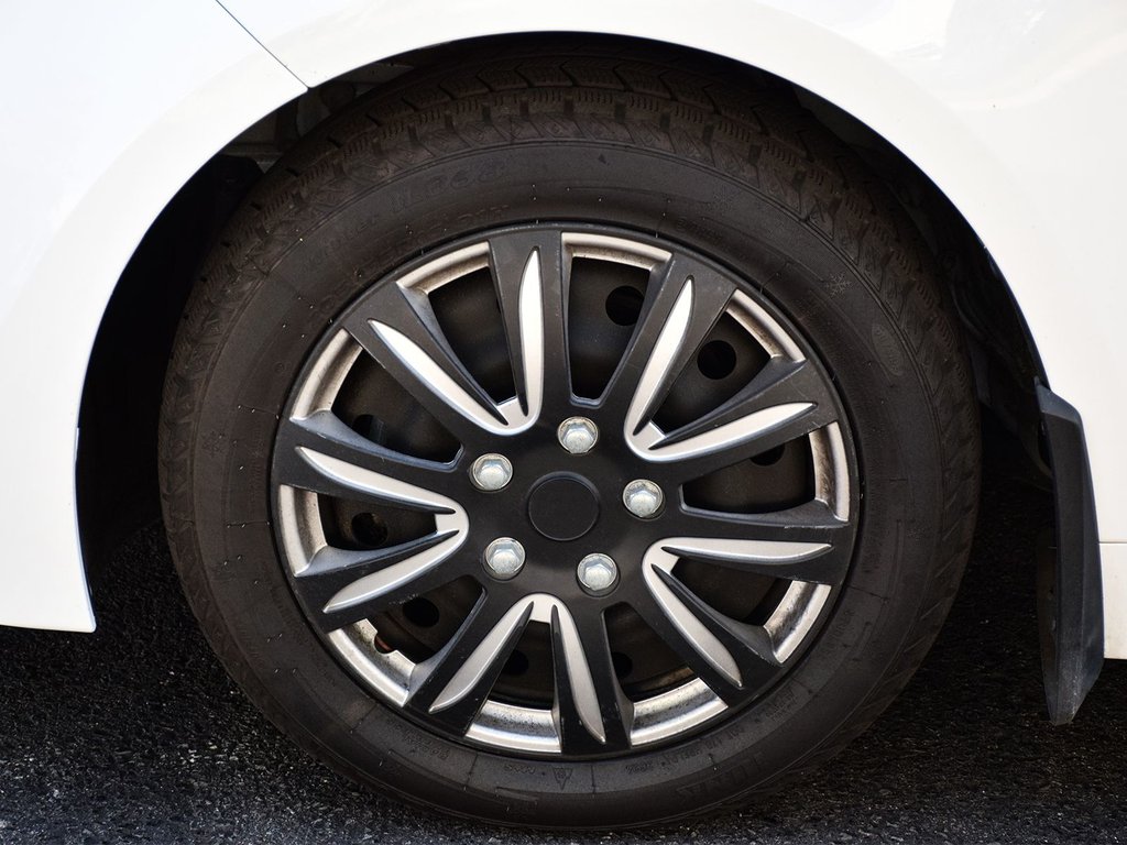 2021 Toyota Corolla LE in Mississauga, Ontario - 6 - w1024h768px
