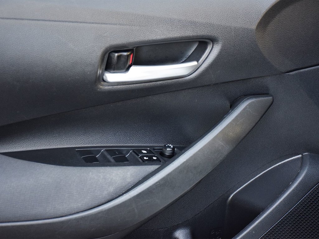 2021 Toyota Corolla LE in Mississauga, Ontario - 10 - w1024h768px