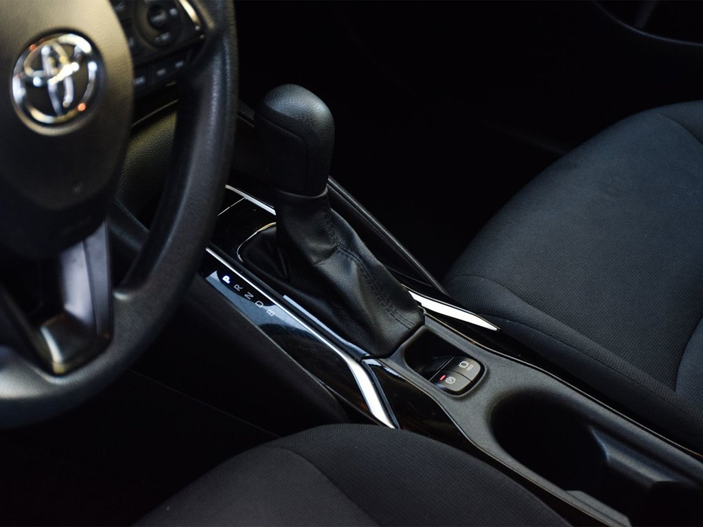 2021 Toyota Corolla LE in Mississauga, Ontario - 9 - w1024h768px