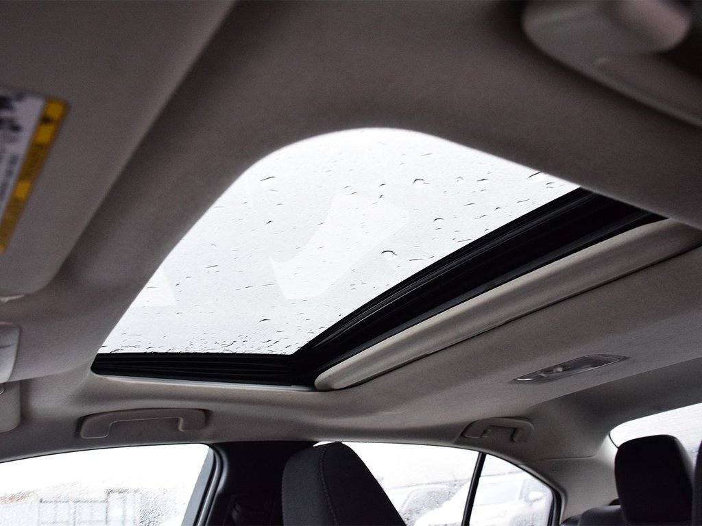 2021 Toyota Corolla LE in Mississauga, Ontario - 11 - w1024h768px