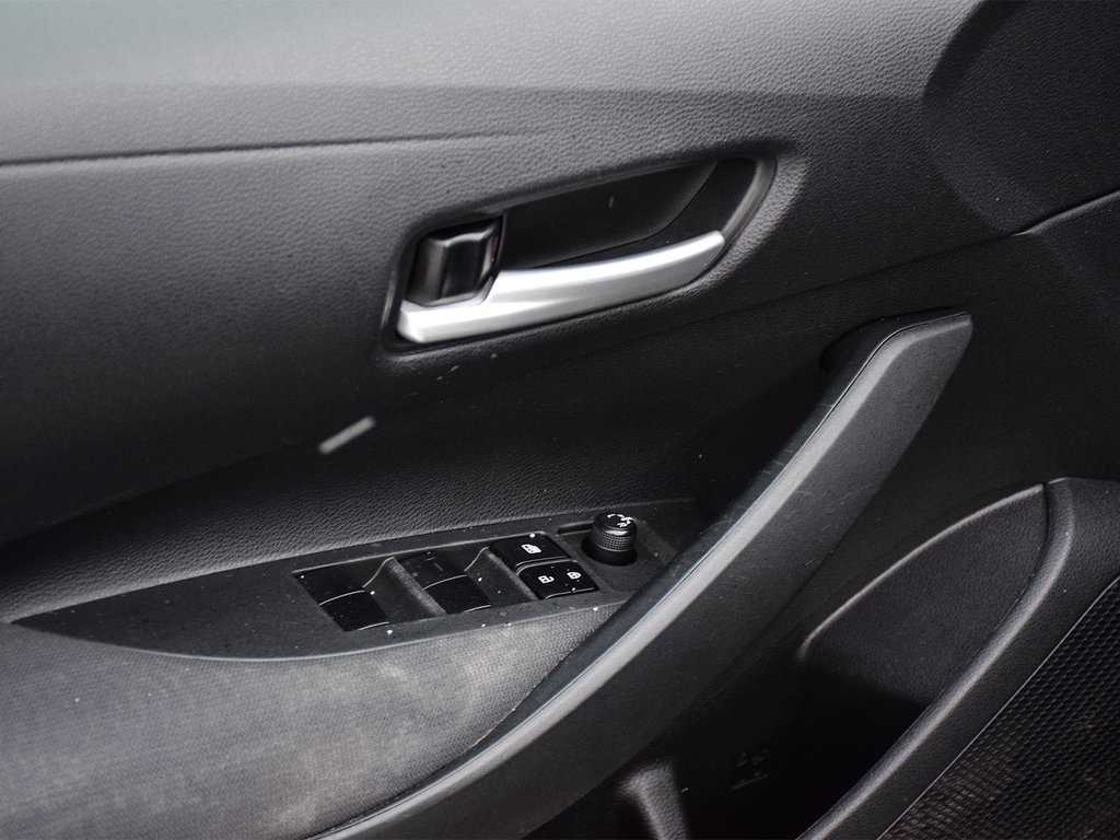 2021 Toyota Corolla LE in Mississauga, Ontario - 10 - w1024h768px