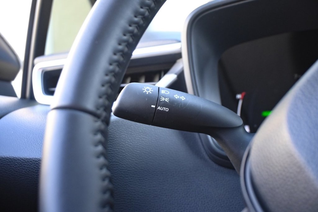 2023 Toyota Corolla HYBRID LE in Mississauga, Ontario - 17 - w1024h768px