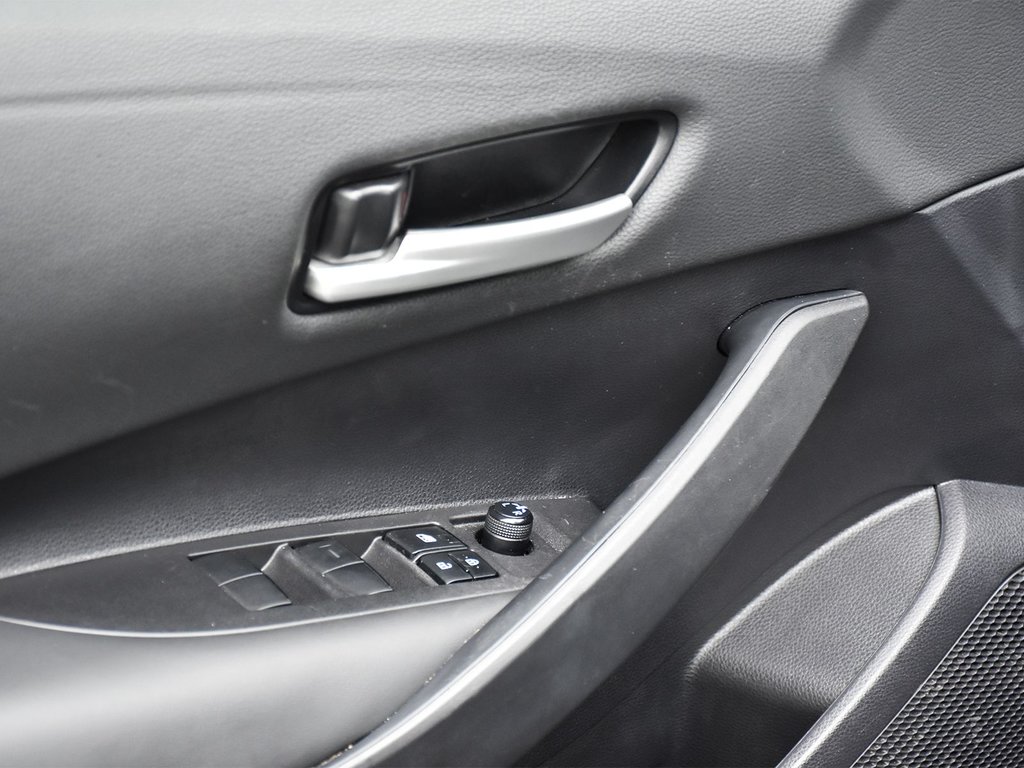2024 Toyota Corolla HYBRID SE in Mississauga, Ontario - 9 - w1024h768px