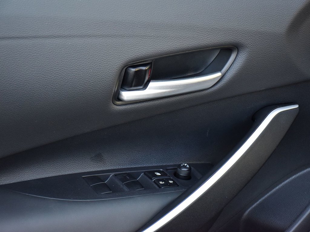 2025 Toyota Corolla SE UPGRADE in Mississauga, Ontario - 10 - w1024h768px