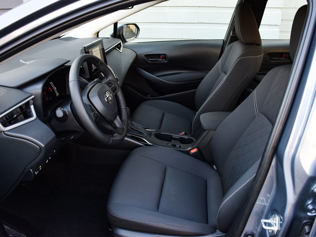 2025 Toyota Corolla Hybrid LE in Mississauga, Ontario - 6 - w1024h768px