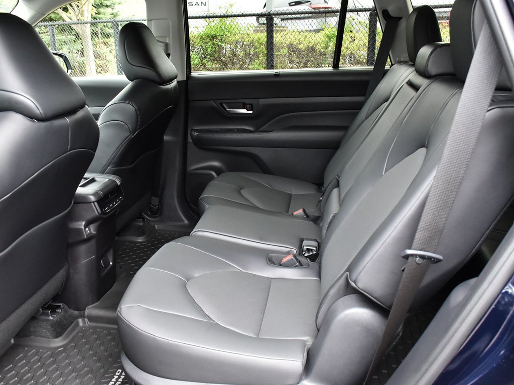 2025 Toyota GRAND HIGHLANDER HYBRID XLE AWD in Mississauga, Ontario - 12 - w1024h768px