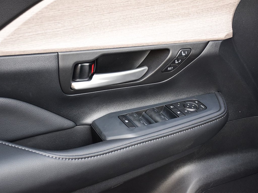2025 Toyota GRAND HIGHLANDER HYBRID Limited 7P in Mississauga, Ontario - 10 - w1024h768px