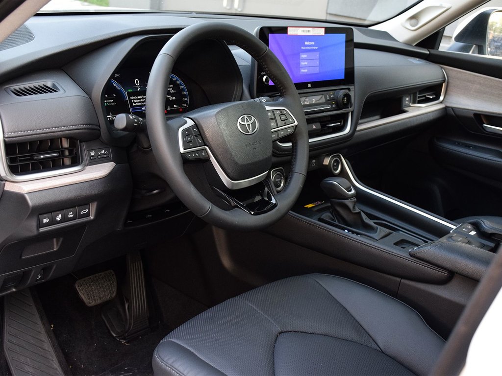 2025 Toyota GRAND HIGHLANDER HYBRID Limited 7P in Mississauga, Ontario - 6 - w1024h768px