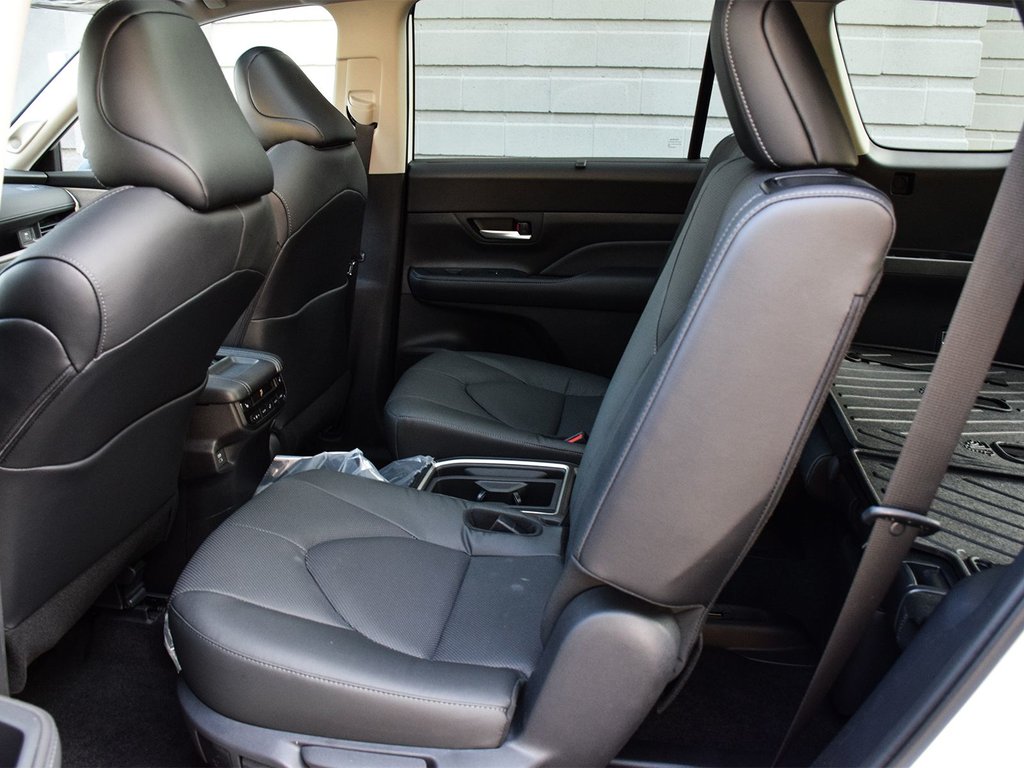 2025 Toyota GRAND HIGHLANDER HYBRID Limited 7P in Mississauga, Ontario - 11 - w1024h768px