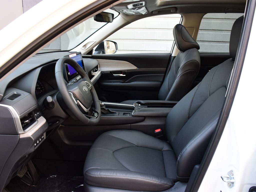 2025 Toyota GRAND HIGHLANDER HYBRID Limited 7P in Mississauga, Ontario - 7 - w1024h768px