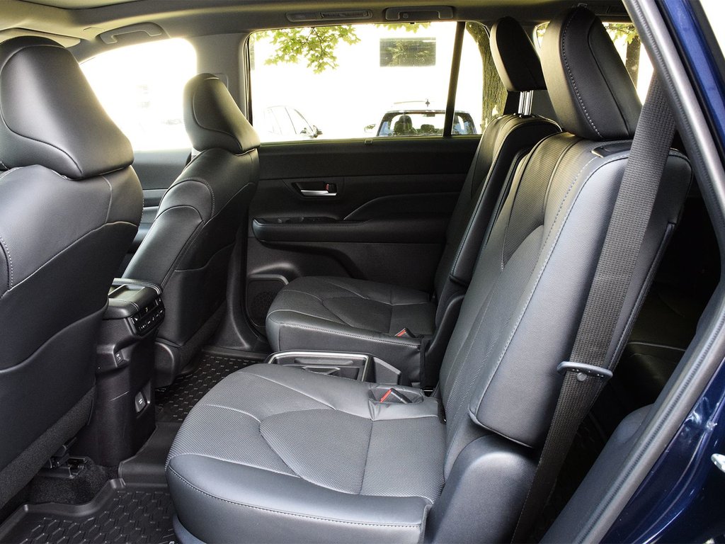 2025 Toyota GRAND HIGHLANDER HYBRID Limited 7P in Mississauga, Ontario - 12 - w1024h768px