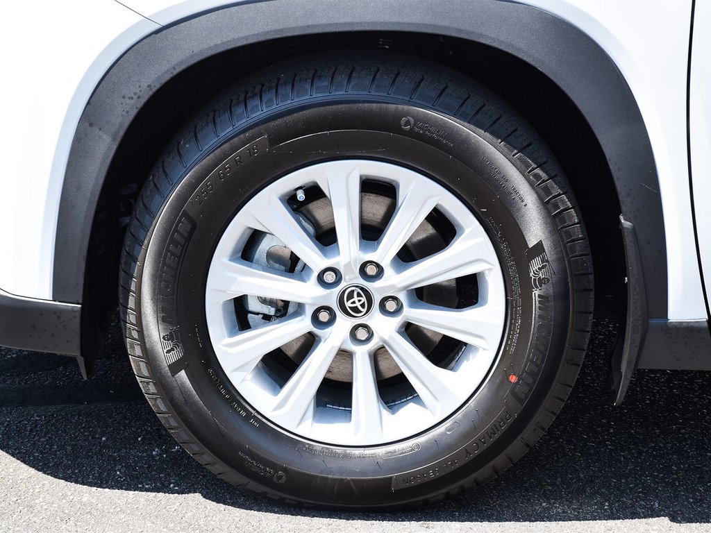 2025 Toyota GRAND HIGHLANDER HYBRID XLE in Mississauga, Ontario - 6 - w1024h768px