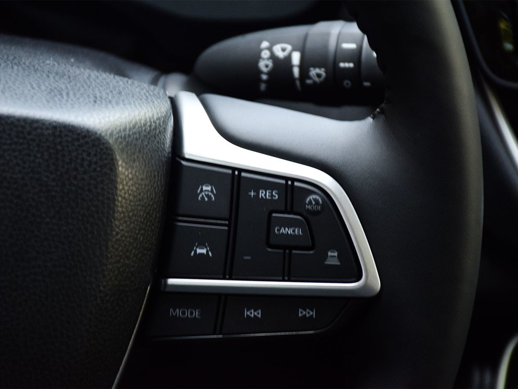 2025 Toyota GRAND HIGHLANDER HYBRID XLE in Mississauga, Ontario - 19 - w1024h768px