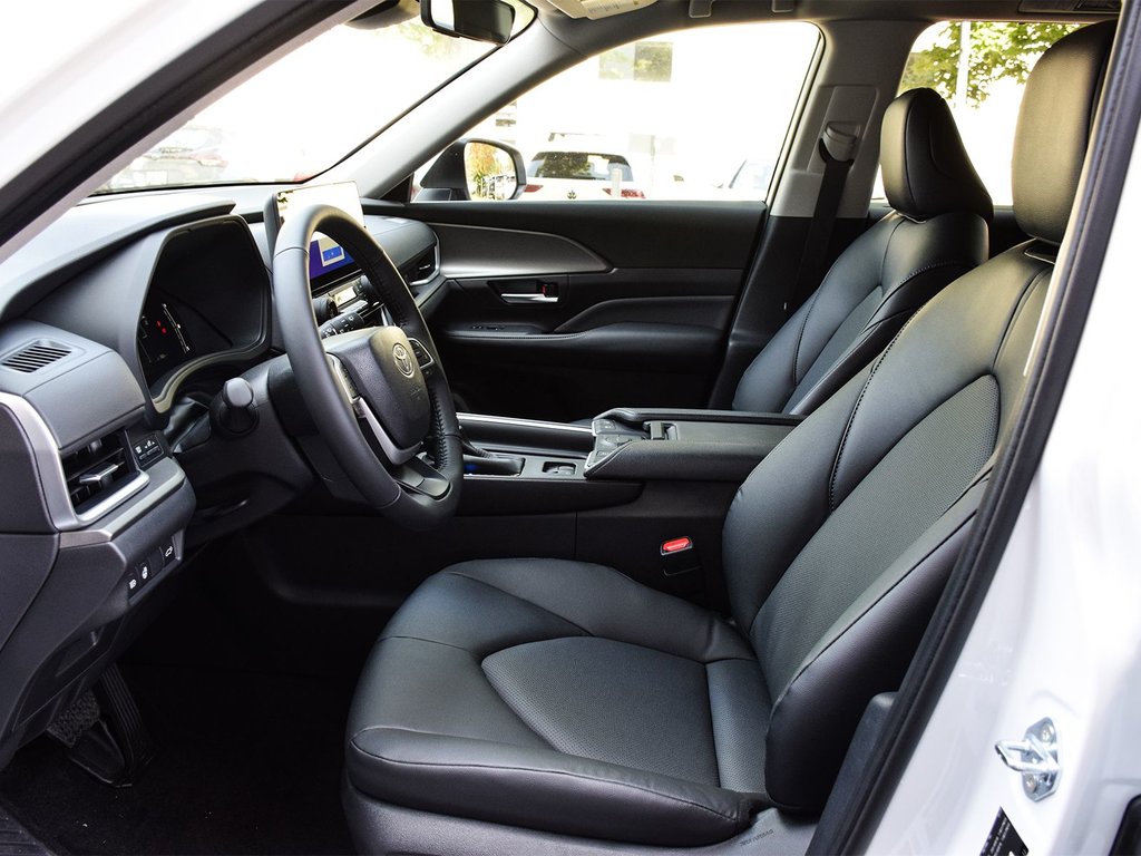 2025 Toyota GRAND HIGHLANDER HYBRID XLE in Mississauga, Ontario - 8 - w1024h768px