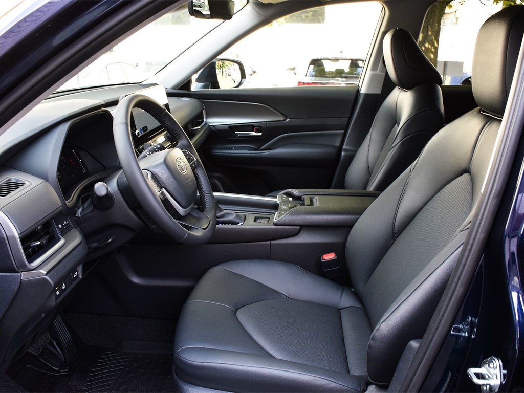 2025 Toyota Grand Highlander Hybrid XLE in Mississauga, Ontario - 8 - w1024h768px