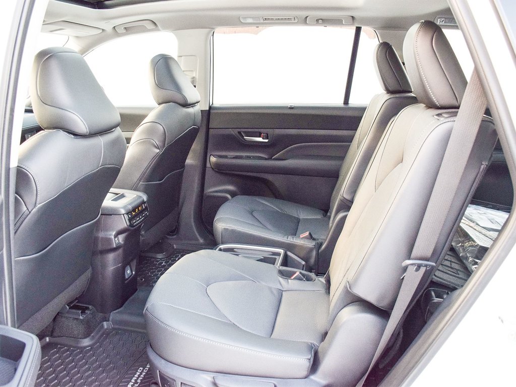 2026 Toyota Grand Highlander Hybrid Limited in Mississauga, Ontario - 10 - w1024h768px