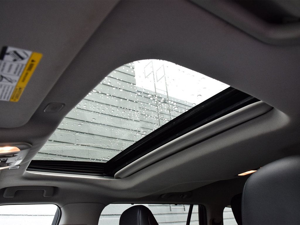 2023 Toyota Highlander hybrid XLE in Mississauga, Ontario - 9 - w1024h768px