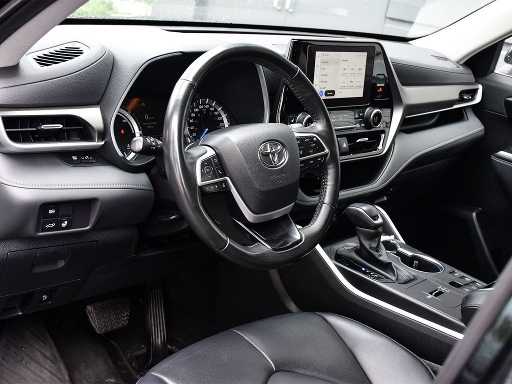 2023 Toyota Highlander hybrid XLE in Mississauga, Ontario - 5 - w1024h768px