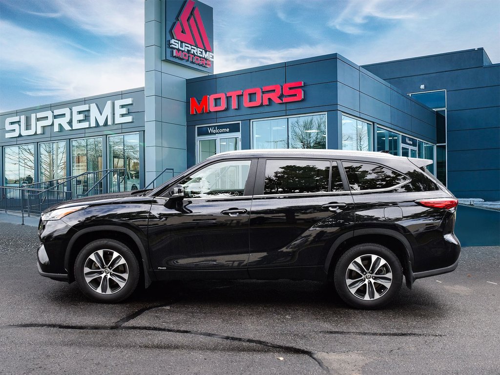 2023 Toyota Highlander hybrid XLE in Mississauga, Ontario - 3 - w1024h768px