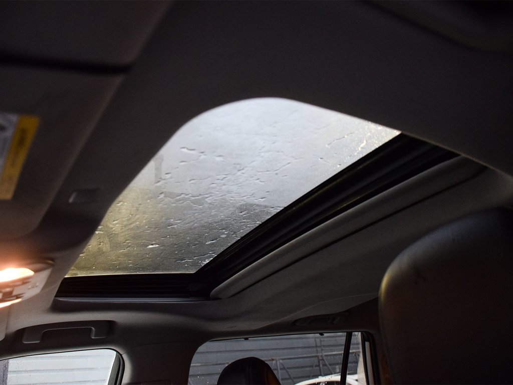 2022 Toyota Highlander XLE in Mississauga, Ontario - 9 - w1024h768px