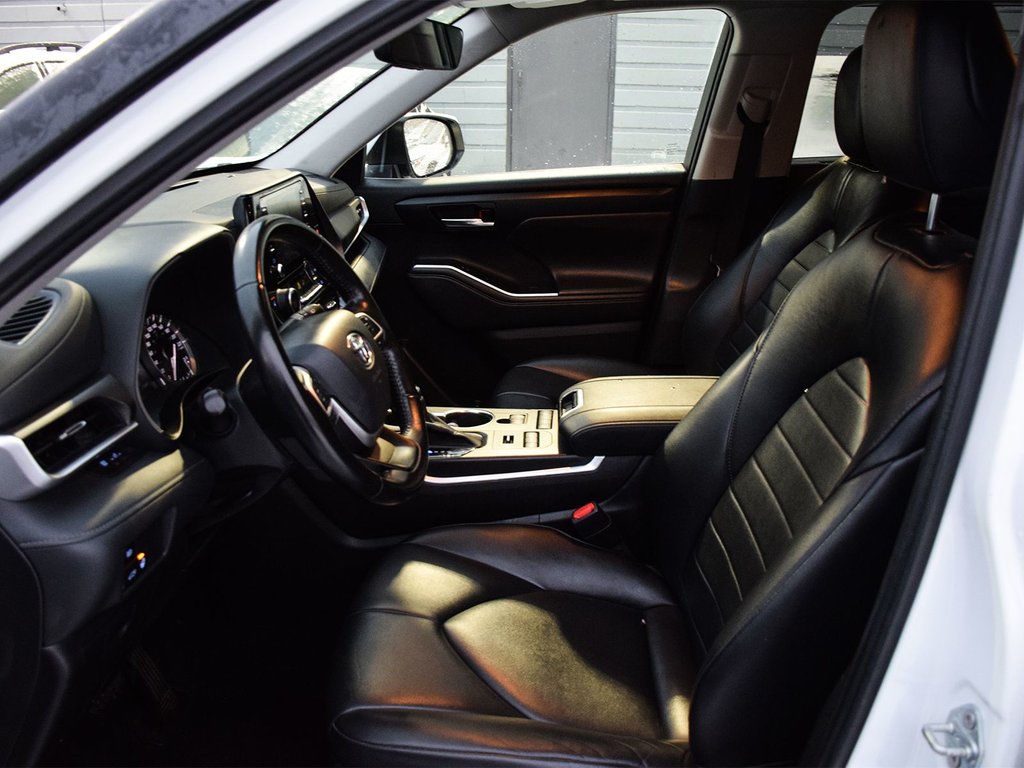 2022 Toyota Highlander XLE in Mississauga, Ontario - 7 - w1024h768px