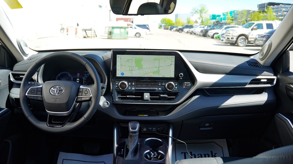 2023 Toyota Highlander Hybrid Limited in Mississauga, Ontario - 8 - w1024h768px