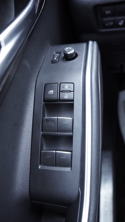 2023 Toyota Highlander Hybrid Limited in Mississauga, Ontario - 19 - w1024h768px