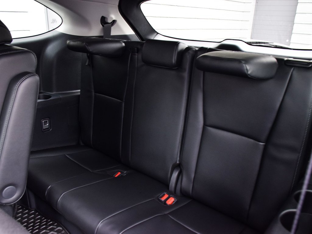 2025 Toyota Highlander Hybrid Platinum in Mississauga, Ontario - 13 - w1024h768px