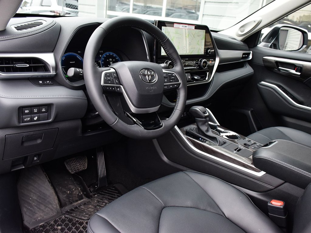 2025 Toyota Highlander Hybrid Platinum in Mississauga, Ontario - 7 - w1024h768px