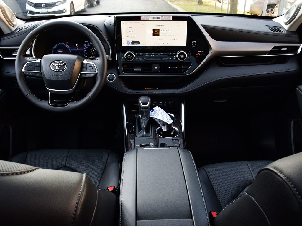2025 Toyota Highlander hybrid Limited in Mississauga, Ontario - 15 - w1024h768px