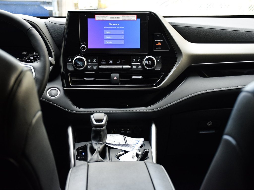 2025 Toyota Highlander hybrid XLE in Mississauga, Ontario - 14 - w1024h768px