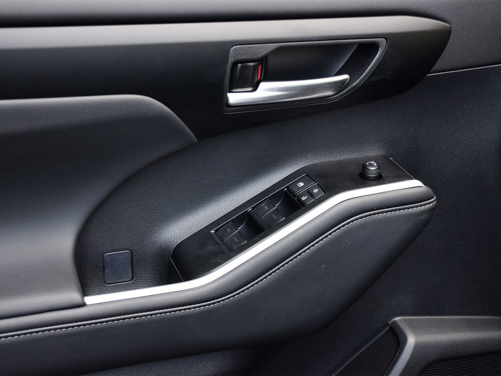 2025 Toyota Highlander hybrid XLE in Mississauga, Ontario - 10 - w1024h768px