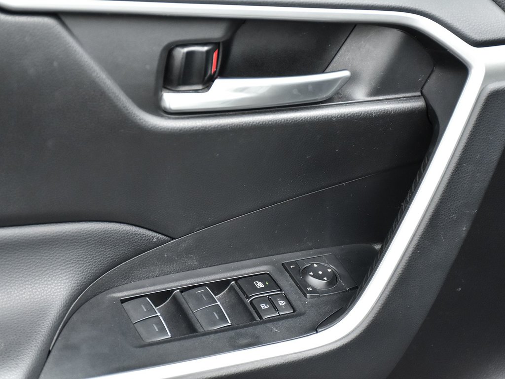 2023 Toyota RAV4 Hybrid SE in Mississauga, Ontario - 11 - w1024h768px