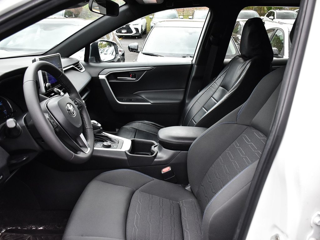 2023 Toyota RAV4 Hybrid SE in Mississauga, Ontario - 8 - w1024h768px