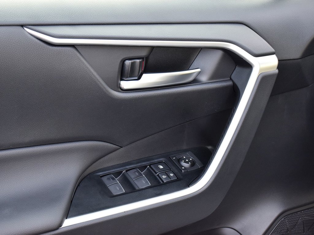 2025 Toyota RAV4 Hybrid Hybrid XLE AWD in Mississauga, Ontario - 10 - w1024h768px