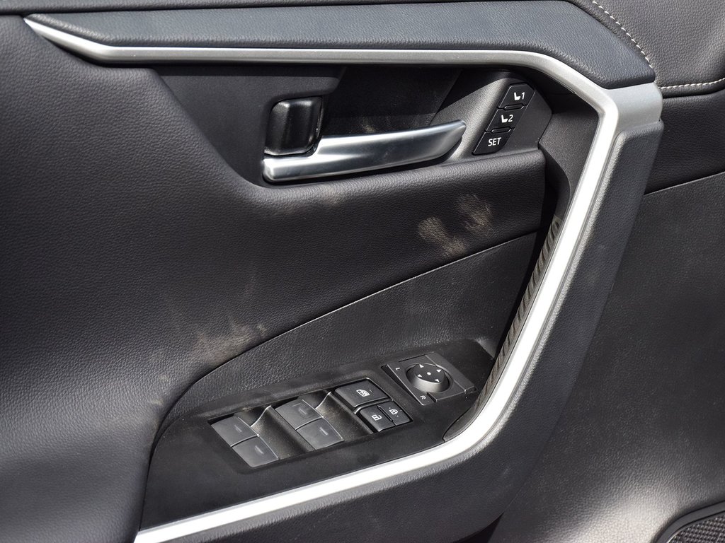 2025 Toyota RAV4 Hybrid Limited AWD in Mississauga, Ontario - 10 - w1024h768px