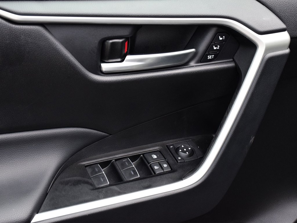 2025 Toyota RAV4 Hybrid XLE Premium in Mississauga, Ontario - 9 - w1024h768px