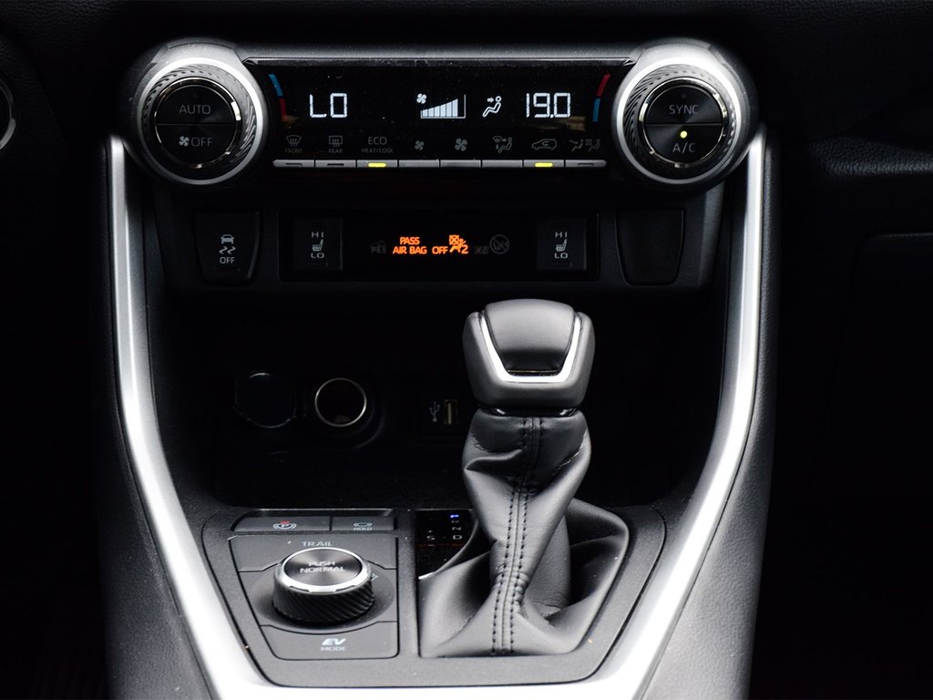 2025 Toyota RAV4 Hybrid XLE Premium in Mississauga, Ontario - 16 - w1024h768px