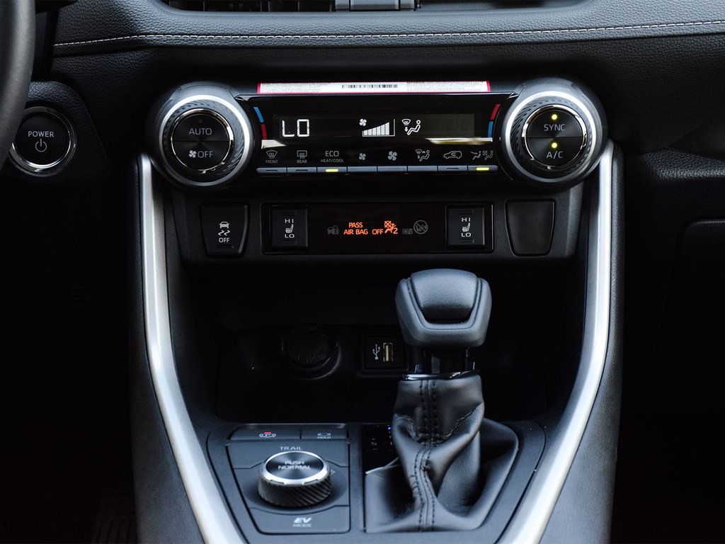 2025 Toyota RAV4 Hybrid XLE in Mississauga, Ontario - 17 - w1024h768px