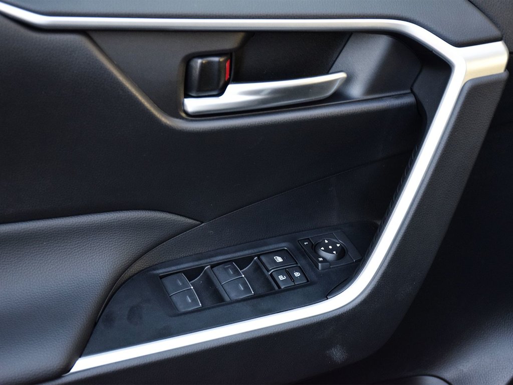 2025 Toyota RAV4 Hybrid XLE in Mississauga, Ontario - 10 - w1024h768px