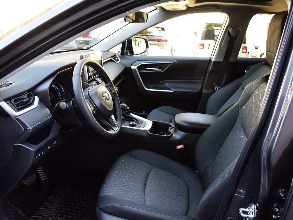 2025 Toyota RAV4 Hybrid XLE in Mississauga, Ontario - 7 - w1024h768px