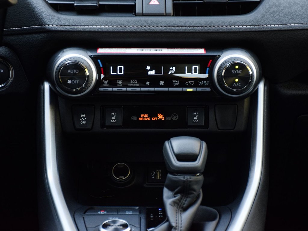 2025 Toyota RAV4 Hybrid XLE in Mississauga, Ontario - 18 - w1024h768px