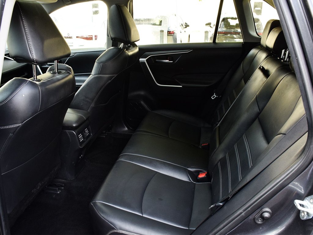 2021 Toyota RAV4 XLE in Mississauga, Ontario - 12 - w1024h768px