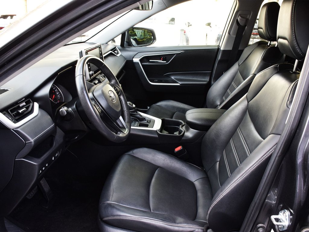 2021 Toyota RAV4 XLE in Mississauga, Ontario - 8 - w1024h768px