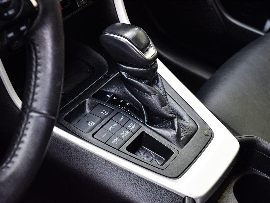 2021 Toyota RAV4 XLE in Mississauga, Ontario - 9 - w1024h768px