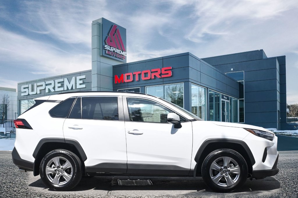 2022 Toyota RAV4 XLE AWD in Mississauga, Ontario - 9 - w1024h768px