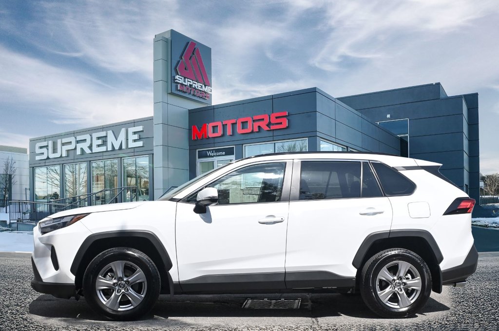 2022 Toyota RAV4 XLE AWD in Mississauga, Ontario - 5 - w1024h768px